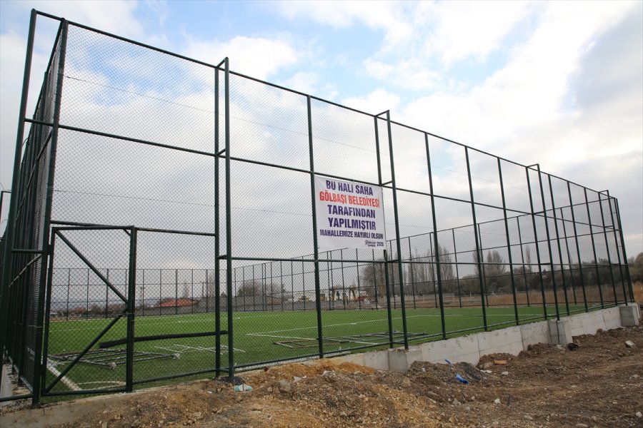 Gölbaşı Belediyesi Dört Futbol Sahasının Yapımını Tamamladı