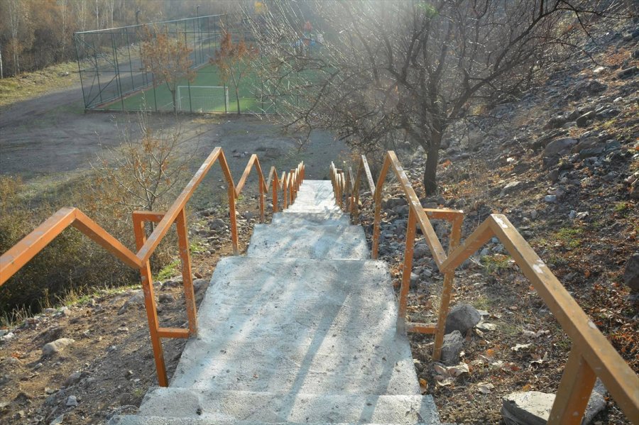 Güdül Belediyesi Kirmir Çayı'na Rahat Ulaşım İçin Merdiven Yaptırdı