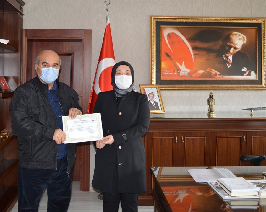 Güdül Kaymakamından Emekli Olan Öğretmenlere Teşekkür Belgesi