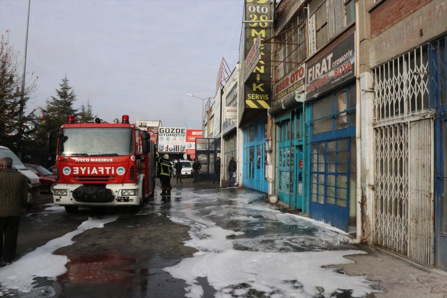 Kayseri'de Bir Oto Yedek Parçası Dükkanında Çıkan Yangın Söndürüldü