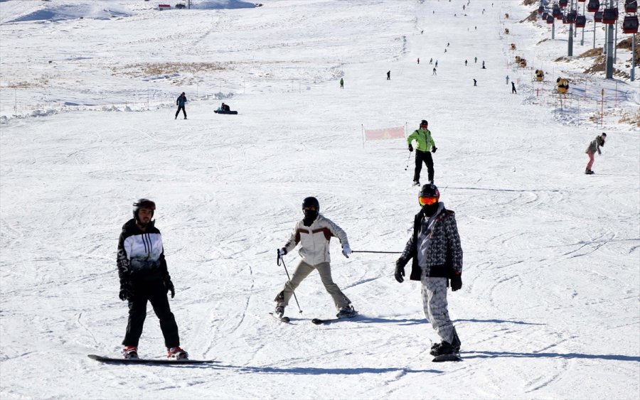Yabancı Kayakseverler Kovid-19'a Rağmen Erciyes'i Tercih Etti
