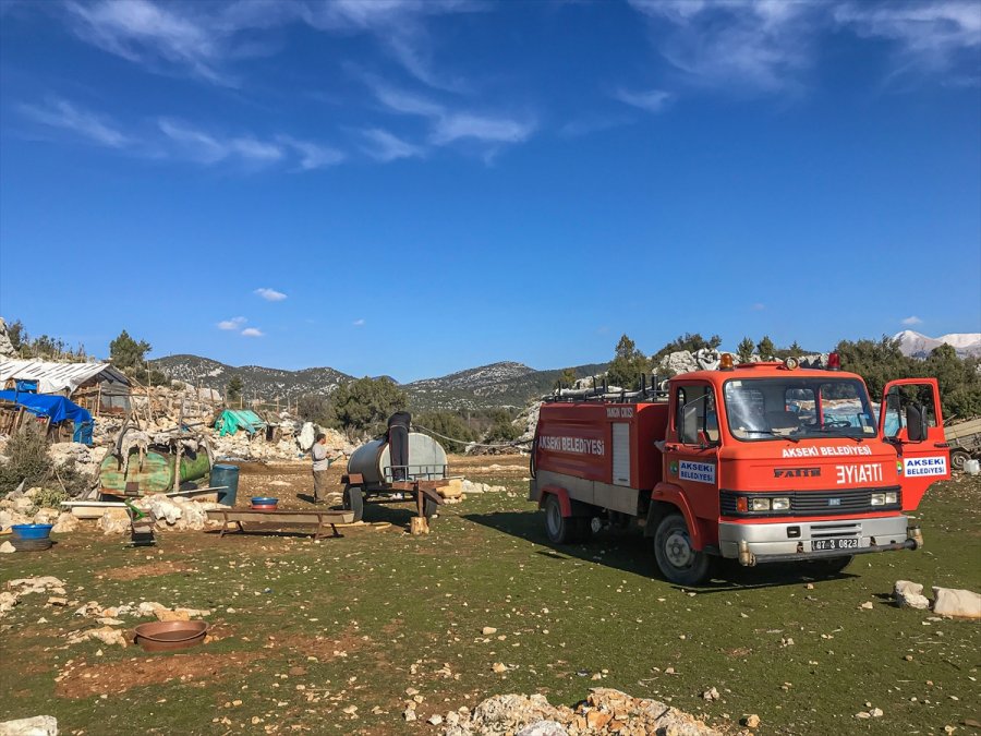 Akseki'de Su Sıkıntısı Yaşayan Çobana Belediyeden Yardım