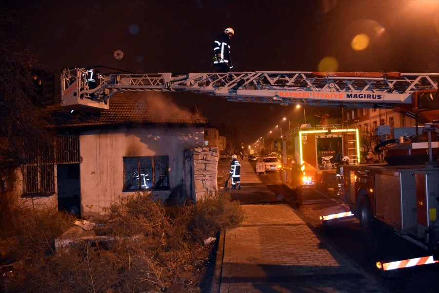 Kayseri'de Müstakil Evde Çıkan Yangın Söndürüldü