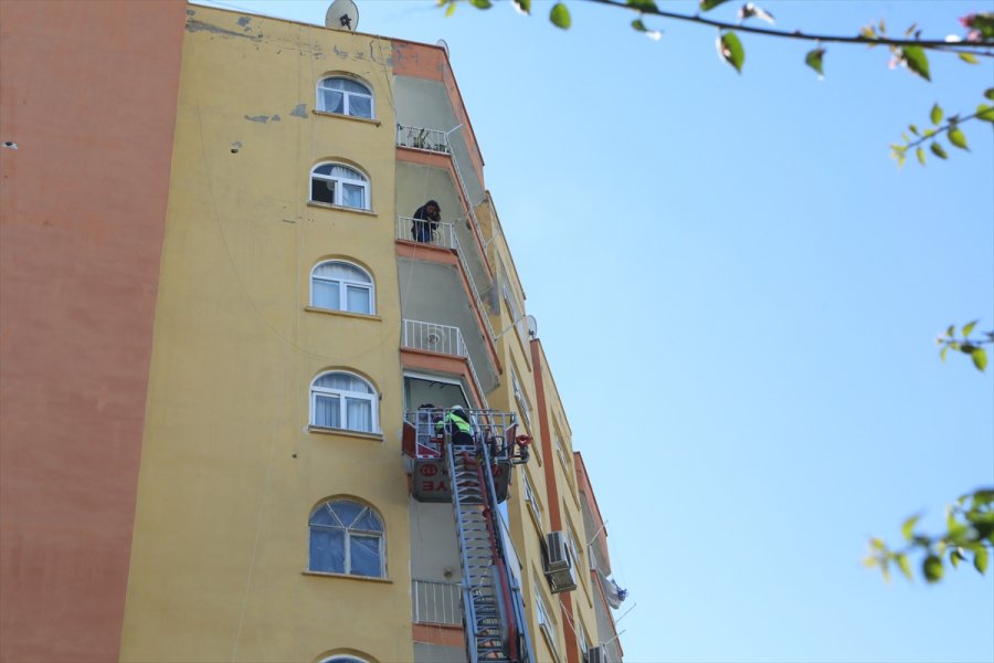 Mersin'de Yangın Mağduru Ailenin İhtiyaçları Karşılanacak
