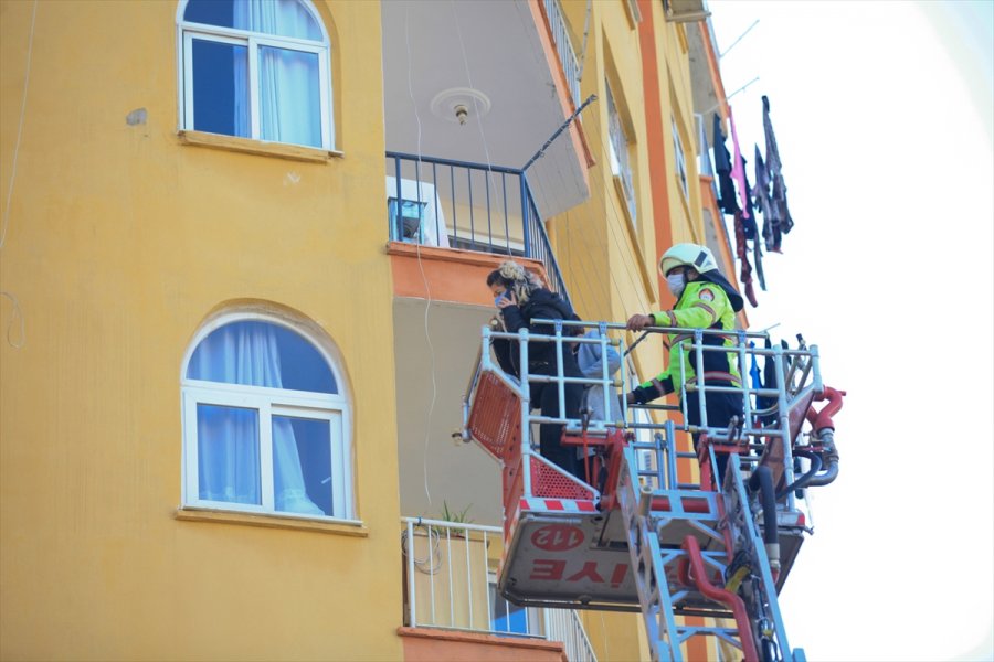 Mersin'de Yangın Mağduru Ailenin İhtiyaçları Karşılanacak