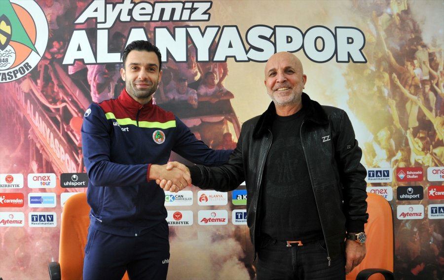 Alanyaspor, Tzavellas'ın Sözleşmesini 2 Yıl Uzattı
