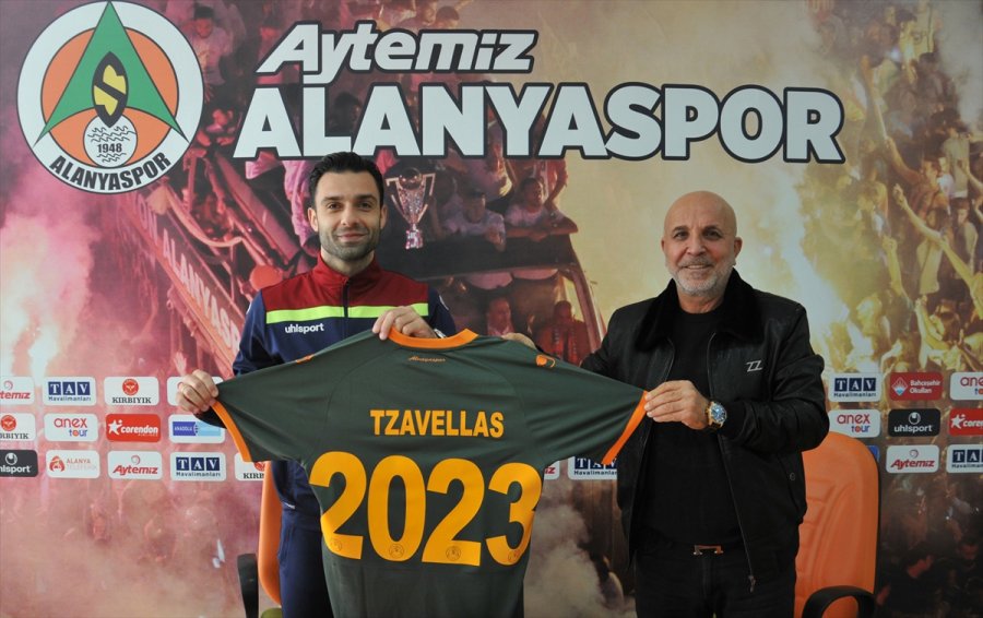Alanyaspor, Tzavellas'ın Sözleşmesini 2 Yıl Uzattı