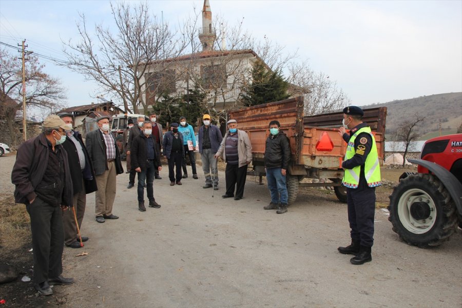 Beypazarı'nda Traktör Römorklarına Reflektör Takıldı