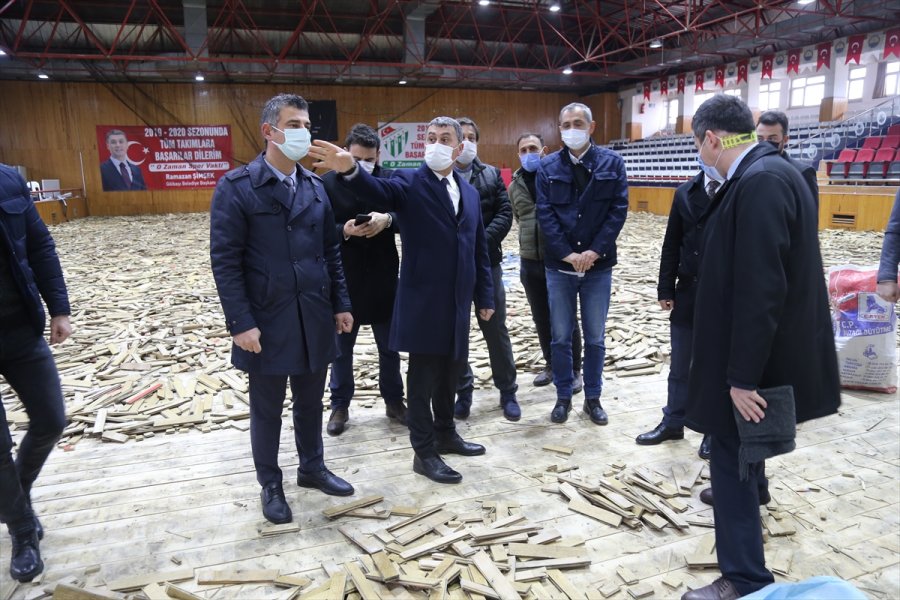 Gölbaşı'ndaki Cumhuriyet Spor Salonu Yenileniyor