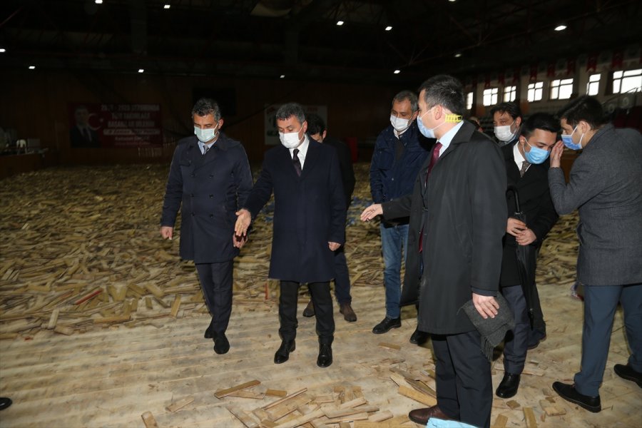 Gölbaşı'ndaki Cumhuriyet Spor Salonu Yenileniyor