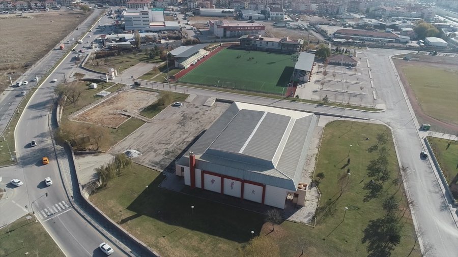 Gölbaşı'ndaki Cumhuriyet Spor Salonu Yenileniyor