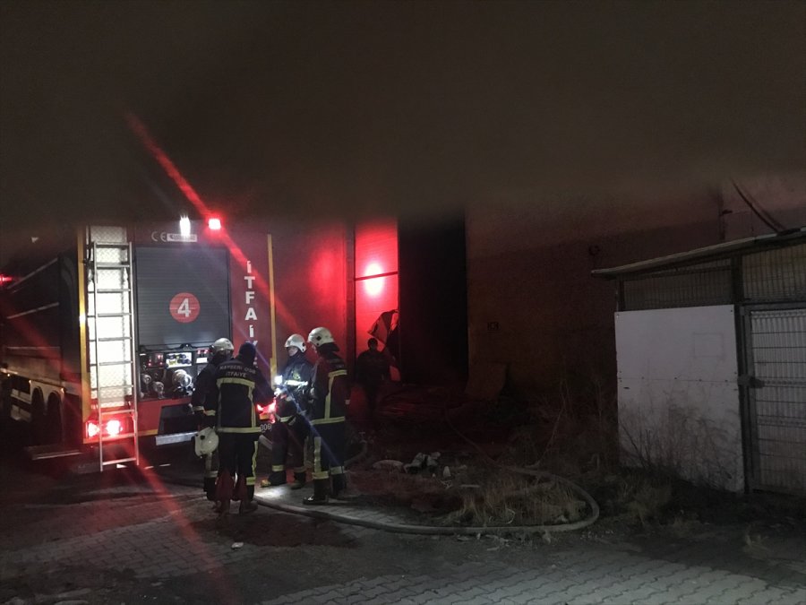 Kayseri'de Mobilya Fabrikasında Çıkan Yangın Söndürüldü