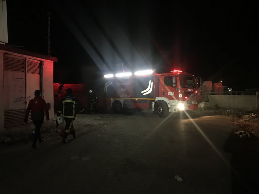 Kayseri'de Mobilya Fabrikasında Çıkan Yangın Söndürüldü