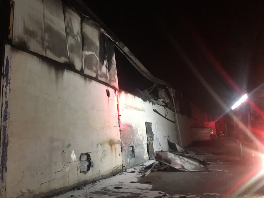 Kayseri'de Mobilya Fabrikasında Çıkan Yangın Söndürüldü