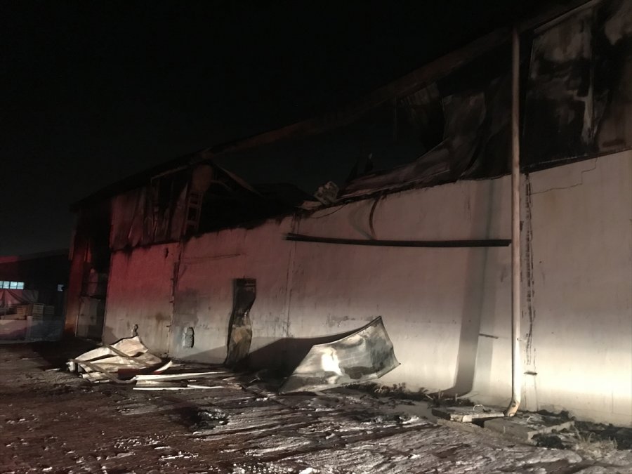 Kayseri'de Mobilya Fabrikasında Çıkan Yangın Söndürüldü