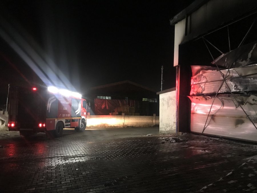 Kayseri'de Mobilya Fabrikasında Çıkan Yangın Söndürüldü