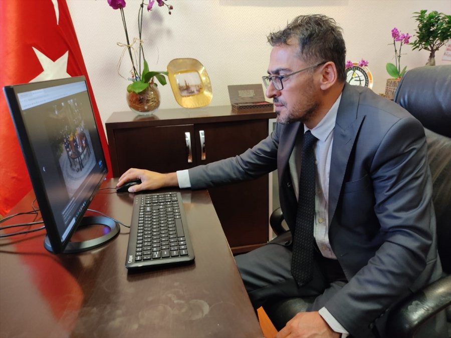 Selçuk Üniversitesi İletişim Fakültesi Dekanı Karakoç, Aa'nın 