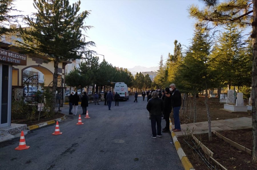 Konya'da Aile Hekimi Kovid-19 Nedeniyle Hayatını Kaybetti