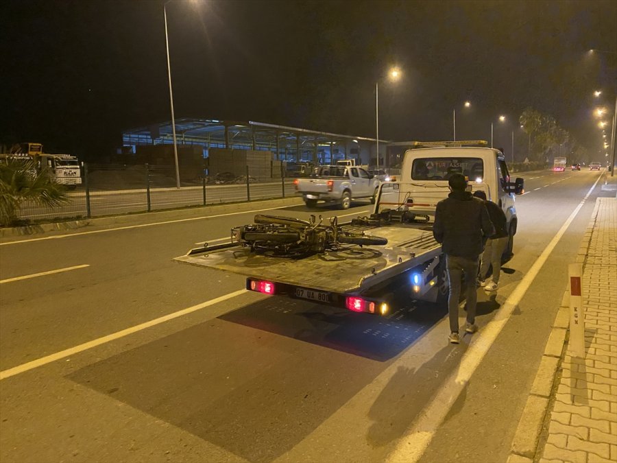 Antalya'da Trafik Kazasında 1 Kişi Yaralandı