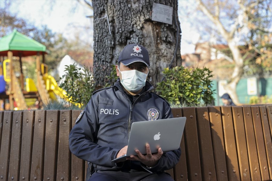 İlk İftarını Bankta Kumanyayla Açarken Objektife Takılan Polis Memuru, Aa'nın 