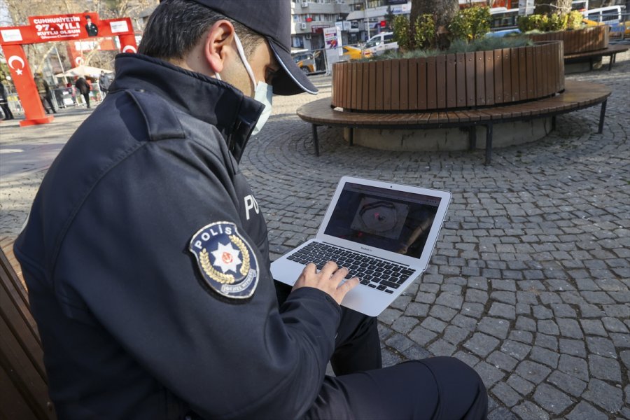 İlk İftarını Bankta Kumanyayla Açarken Objektife Takılan Polis Memuru, Aa'nın 
