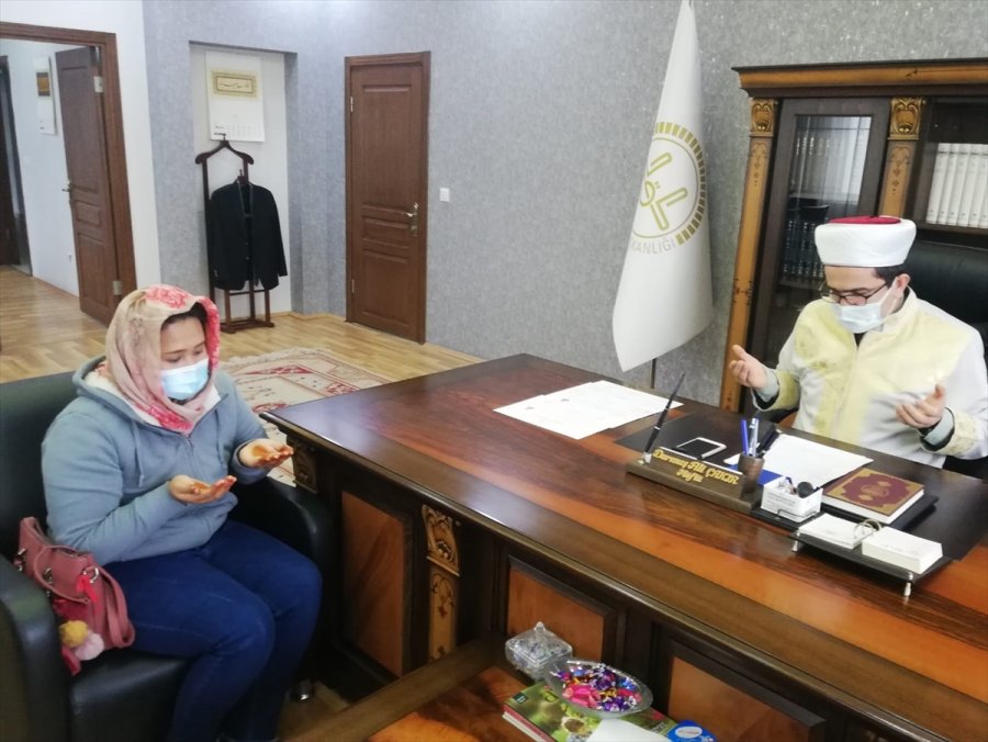 Kahramankazan'a Yerleşen Taylandlı Genç Kadın Müslüman Olup Elif İsmini Aldı