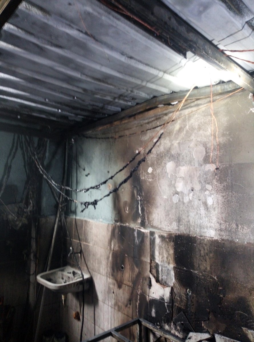 Kayseri'de Yatak Fabrikasında Çıkan Yangın Söndürüldü