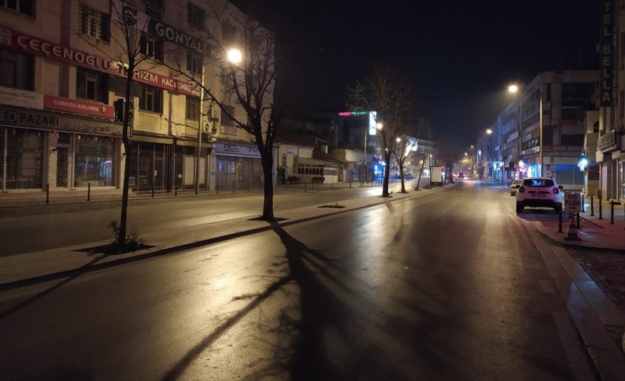 Konya, Afyonkarahisar, Karaman Ve Aksaray'da Sokağa Çıkma Kısıtlamasının Başlamasıyla Sokaklar Boşaldı