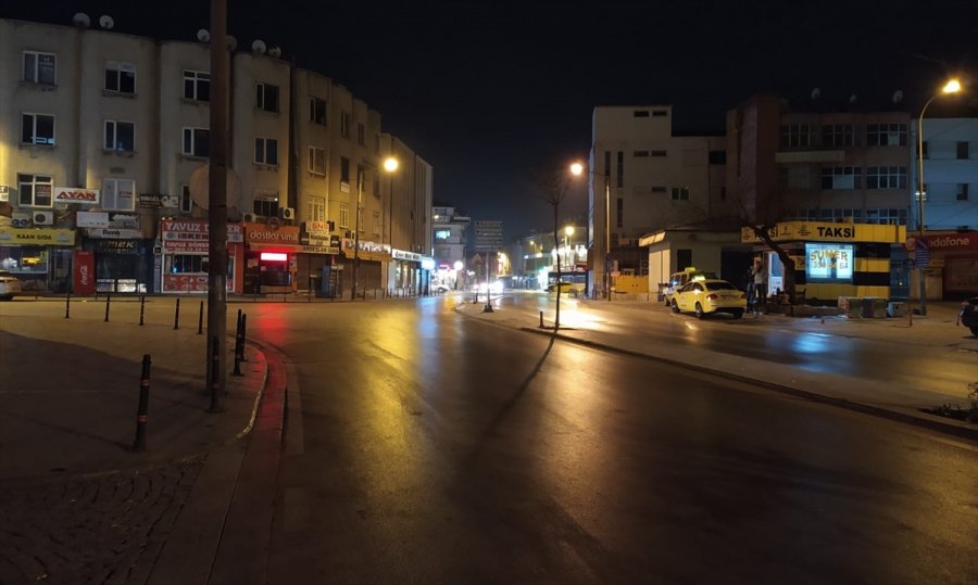 Konya, Afyonkarahisar, Karaman Ve Aksaray'da Sokağa Çıkma Kısıtlamasının Başlamasıyla Sokaklar Boşaldı