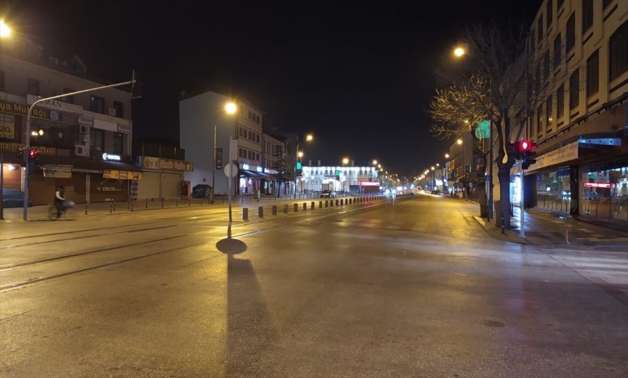 Konya, Afyonkarahisar, Karaman Ve Aksaray'da Sokağa Çıkma Kısıtlamasının Başlamasıyla Sokaklar Boşaldı