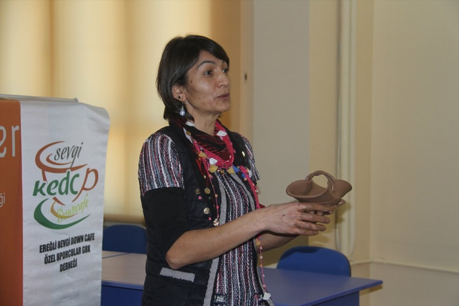 Özel Çocuklara Salgın Döneminde Uzaktan Eğitimle Çömlek Sanatı Öğretiliyor