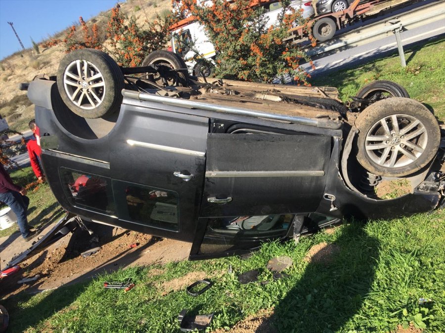 Tag Otoyolunda Hafif Ticari Araç Takla Attı: 2 Yaralı