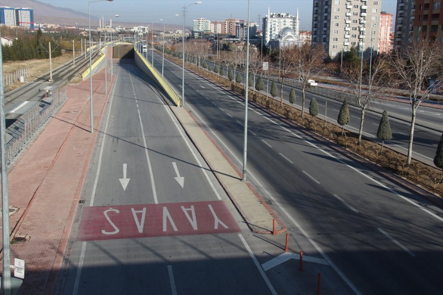 Konya, Karaman, Aksaray Ve Afyonkarahisar'da Sokağa Çıkma Kısıtlamasına Uyuldu