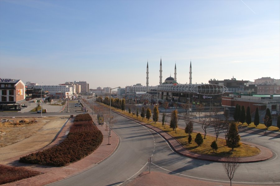 Konya, Karaman, Aksaray Ve Afyonkarahisar'da Sokağa Çıkma Kısıtlamasına Uyuldu
