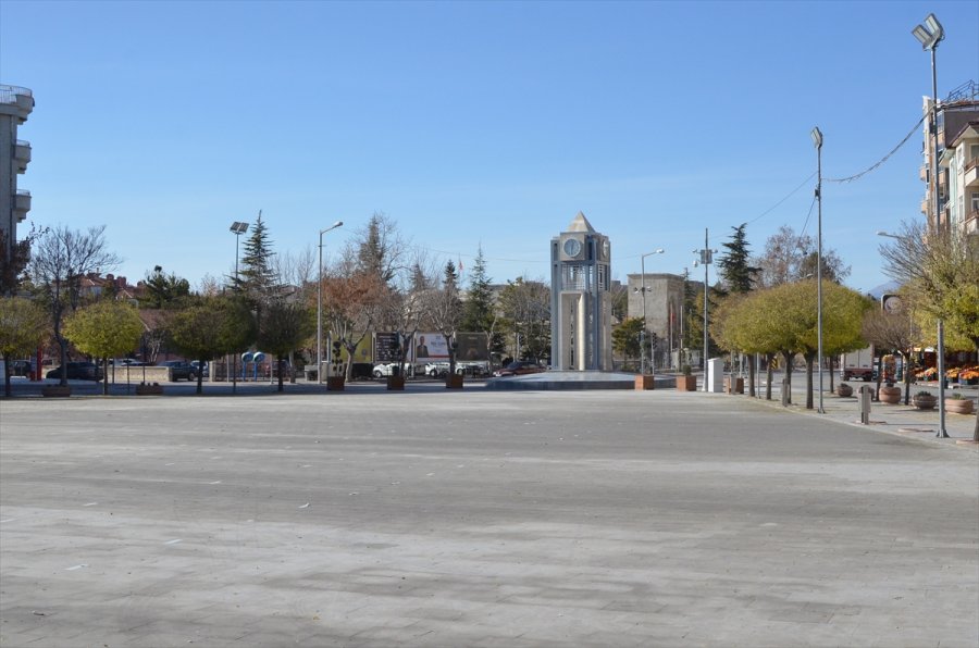 Konya, Karaman, Aksaray Ve Afyonkarahisar'da Sokağa Çıkma Kısıtlamasına Uyuldu