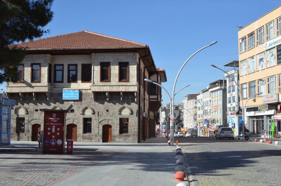Konya, Karaman, Aksaray Ve Afyonkarahisar'da Sokağa Çıkma Kısıtlamasına Uyuldu