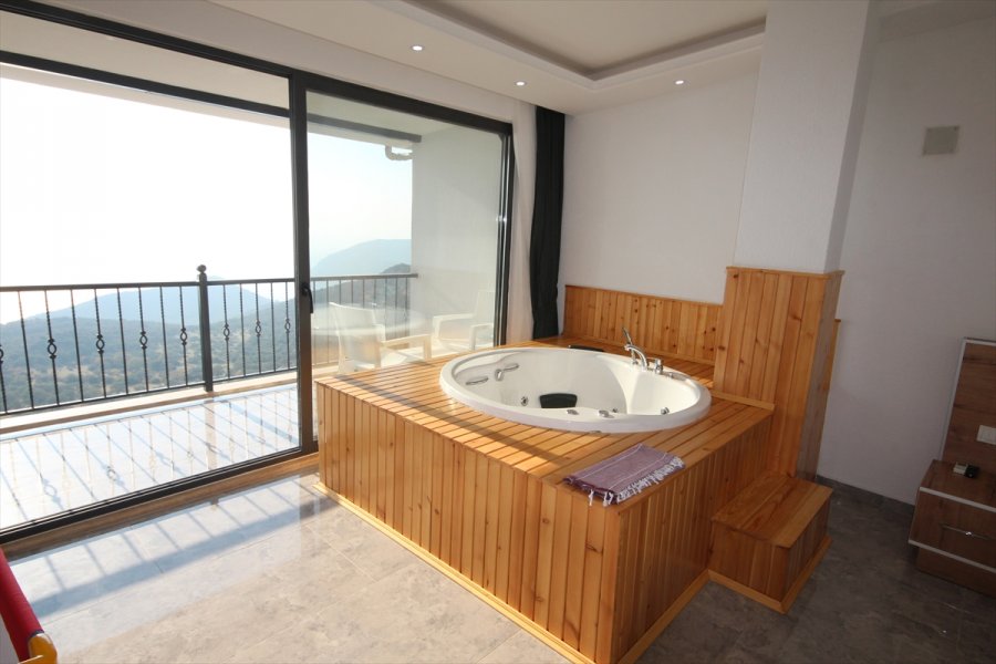 Antalya'da Yaklaşan Yılbaşıyla