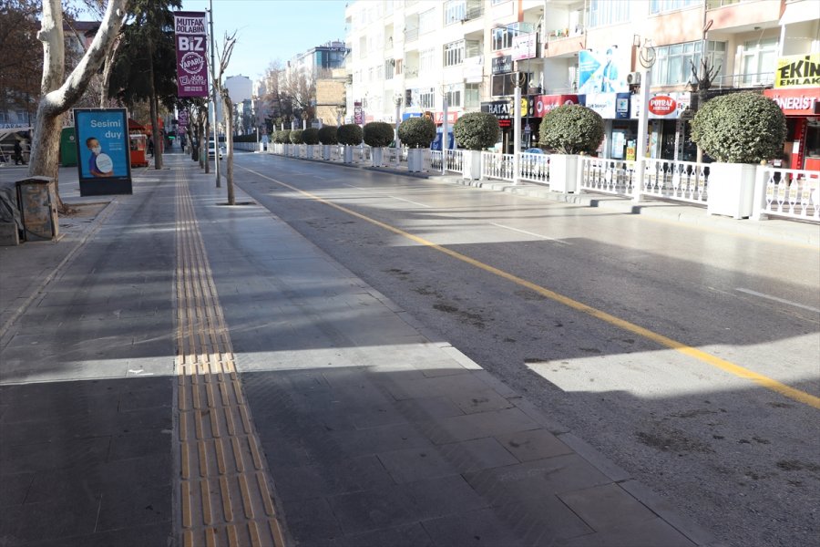 İç Anadolu'da Sokağa Çıkma Kısıtlaması Nedeniyle Cadde Ve Sokaklarda Sessizlik Hakim