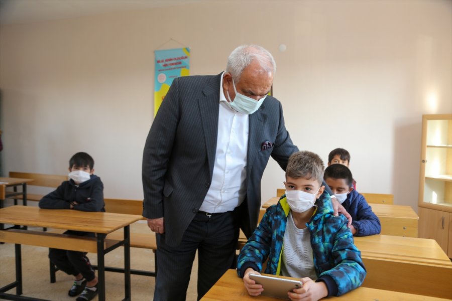 Mersin'de Eba Destek Noktası Kırsalda Yaşayan Çocukların Ayağına Götürüldü