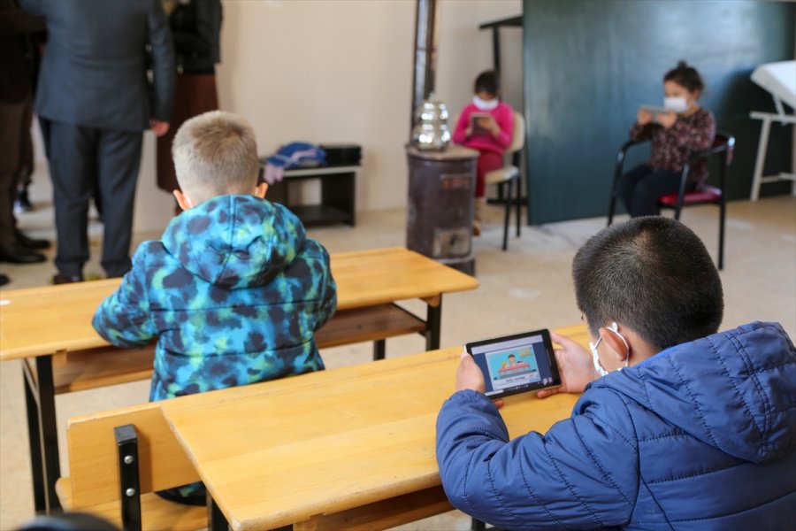 Mersin'de Eba Destek Noktası Kırsalda Yaşayan Çocukların Ayağına Götürüldü