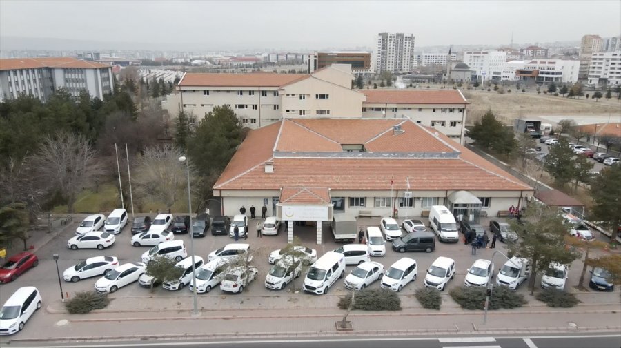 Kayseri Büyükşehir Belediyesinden Sağlık Çalışanlarına Araç Ve Personel Desteği