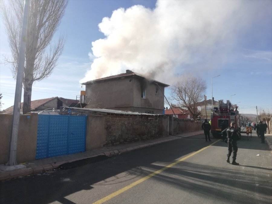 Tomarza'da Çıkan Yangında Bir Ev Kullanılamaz Hale Geldi