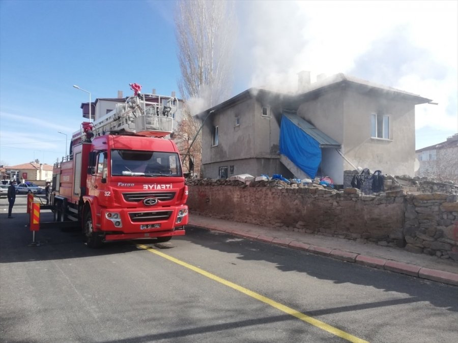 Tomarza'da Çıkan Yangında Bir Ev Kullanılamaz Hale Geldi
