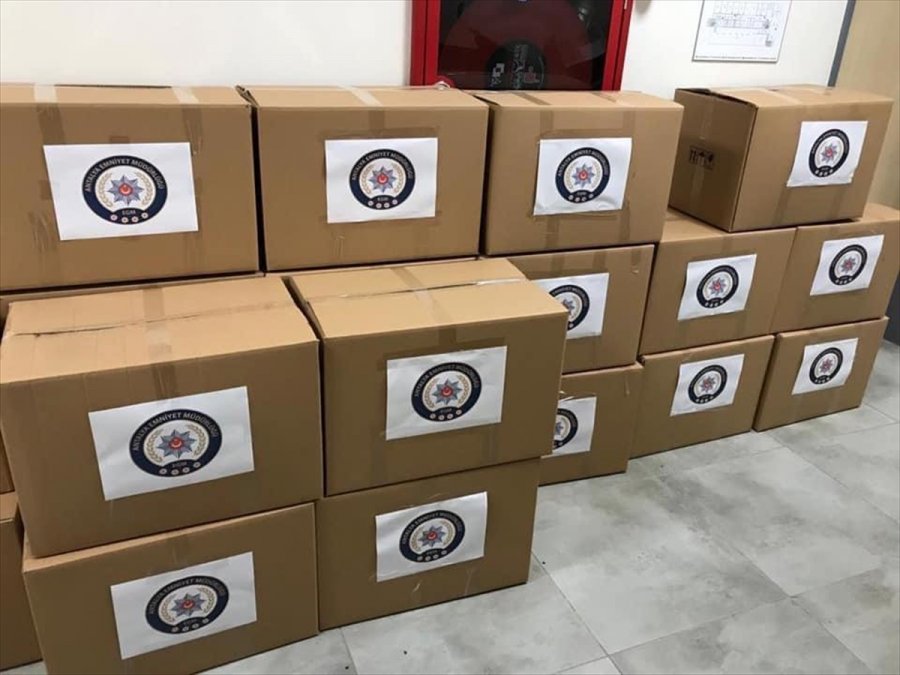 Antalya Polis Eşleri Derneği Üyelerinden İhtiyaç Sahiplerine Yardım