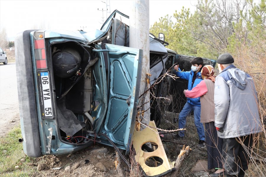 Çubuk'ta Otomobil Devrildi: 2 Yaralı