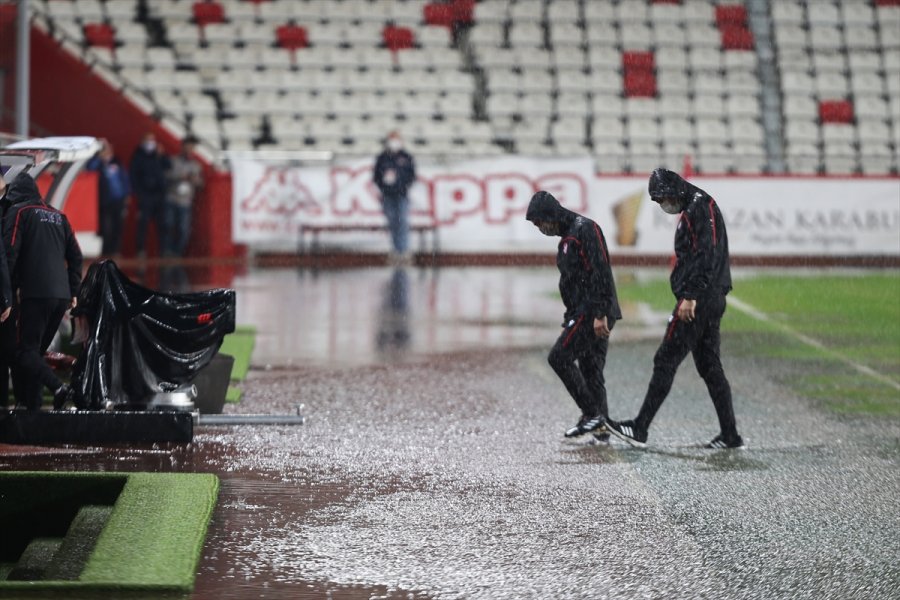 Fraport Tav Antalyaspor-atakaş Hatayspor Maçı Yoğun Yağış Nedeniyle Ertelendi