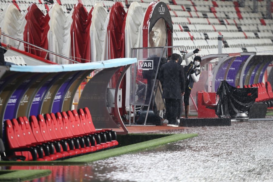 Fraport Tav Antalyaspor-atakaş Hatayspor Maçı Yoğun Yağış Nedeniyle Ertelendi
