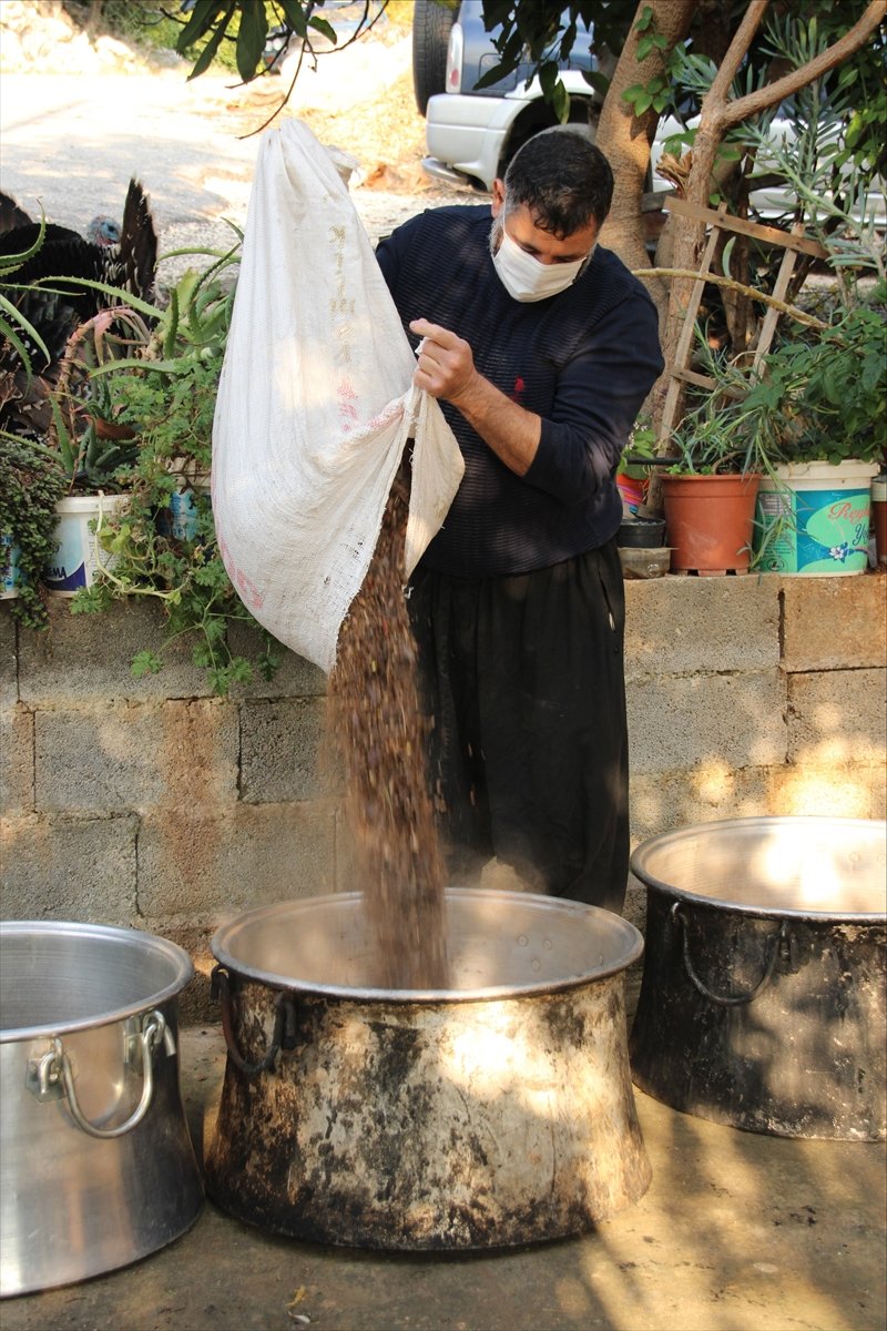 Mersin'de Keçiboynuzunun Pekmeze Yolculuğu Başladı