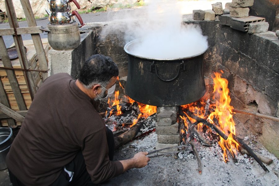 Mersin'de Keçiboynuzunun Pekmeze Yolculuğu Başladı