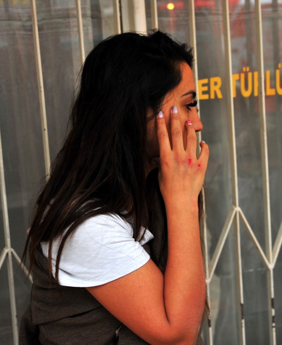 Antalya'da Bir Kişinin Evinde Çıkardığı Yangın Söndürüldü